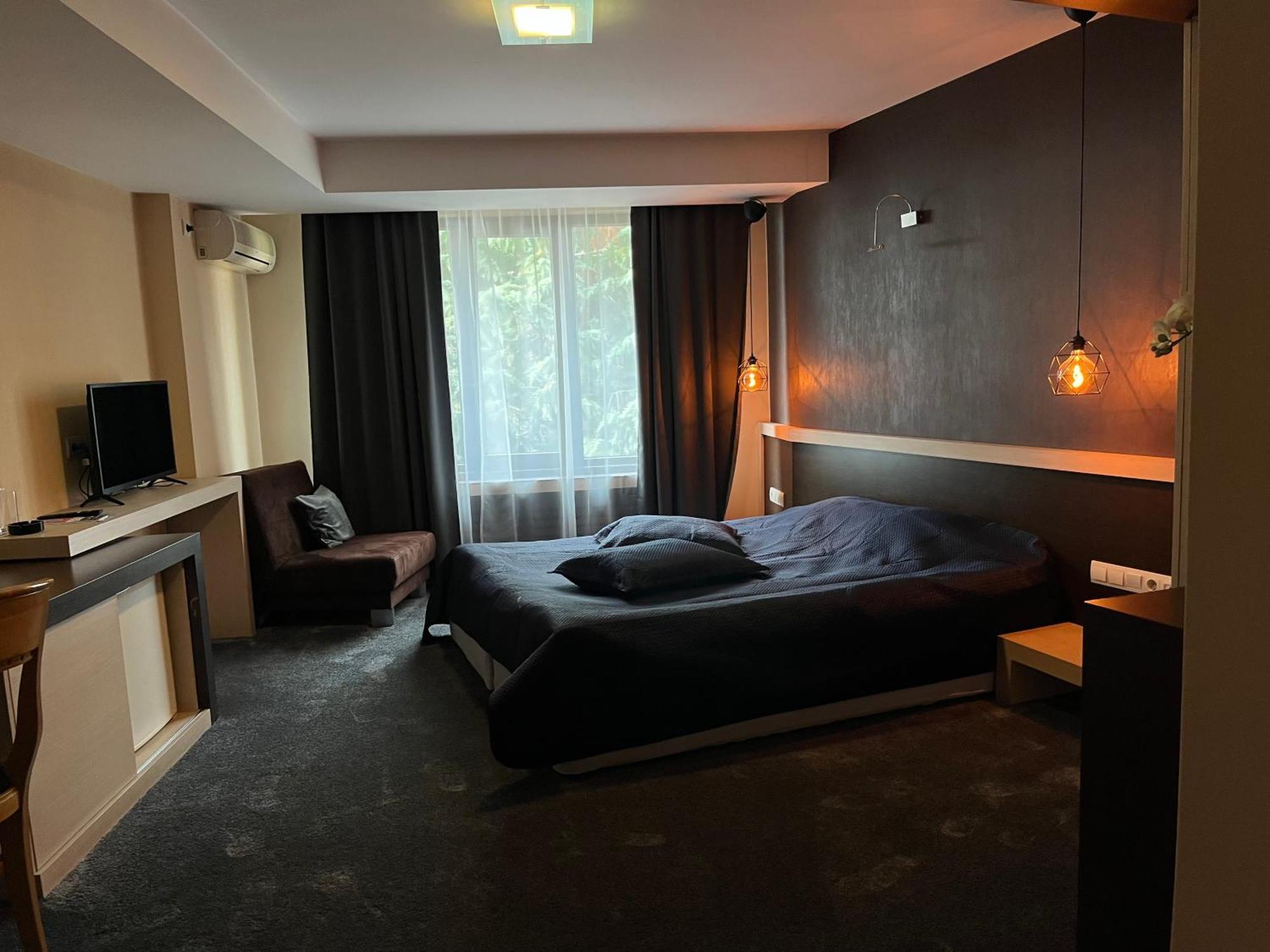 Edi Hotel